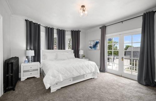 Spokane House | Historic Manor with 8 BDRMS 9 BATHS & 3 Kitchens