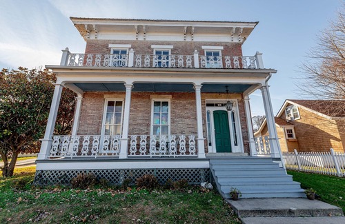 Clarksville House | Historic Mansion River Access-St Louis Area
