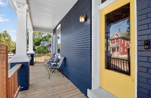 Belleville House | Historic Pet Friendly Home—Fast WiFi—King Beds