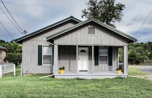 St. Elmo Improvement League House | Historic Popular St Elmo