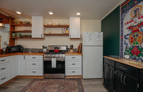 Ashford House | Historic Retreat with Hot Tub and Firepit at Entrance of Mt. Rainier