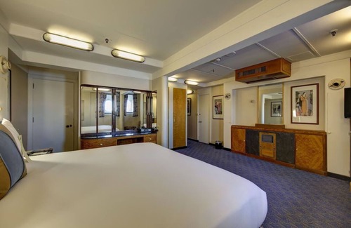 Harbor Hotel | Historic Room with Authentic 1930s Charm and Modern Comforts