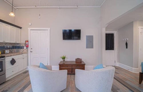 Marietta Apartment | Historic Studio Apartment by Marietta Square!