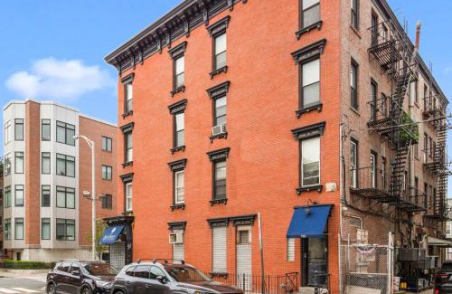 Hoboken Apartment | Hoboken 15 Min Train to Manhattan Full Kitchen