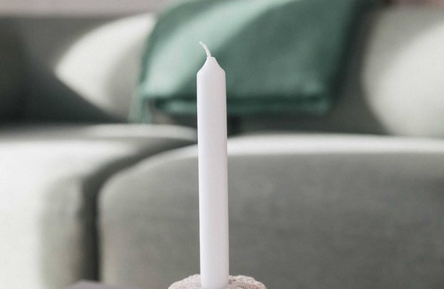 Werben Apartment | HOCHPARTERRE WEST: wood-burning stove, west-facing balcony and kitchen island