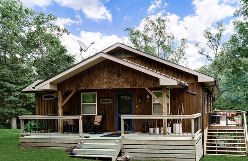 Carroll County House | Hogscald Hollow Beaver Lake, Kayaks, Hot Tub, Fire Pit, ON WATER, Self-Tour Seas