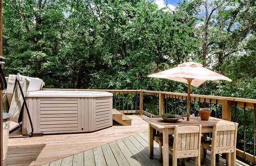 Carroll County House | Hogscald Hollow Beaver Lake, Kayaks, Hot Tub, Fire Pit, ON WATER, Self-Tour Seas