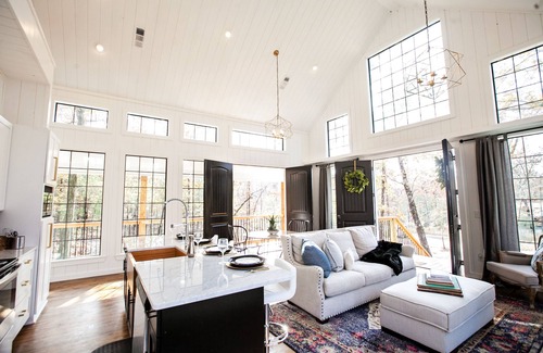 Hochatown House | Holder Hill Honeymoon Cabin