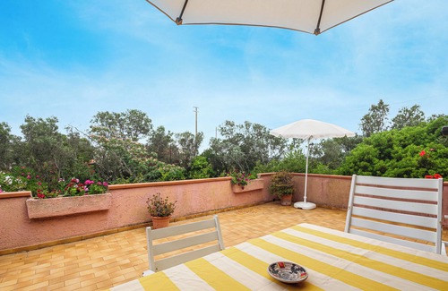 Monte Petrosu House | Holiday Home 'Villetta Meyer Lu Pitrali' with Sea View, Private Terrace and Private Garden