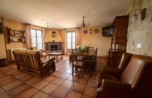 Pinilla de los Barruecos House | Holiday Home 'Chanin 1 - 2' with Private Garden, Balcony and Wi-Fi