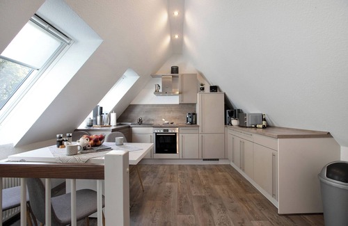 Burg Apartment | Holiday Apartment 'Kleine Nock' with Balcony and Wi-Fi