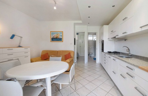 Pieve Vecchia Apartment | Holiday Apartment 'Lago Blu' with Lake View, Terrace & Shared Garden