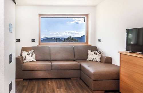 Laion Apartment | Holiday Apartment 'Avea App 1-2 Personen' with Mountain View and Garden