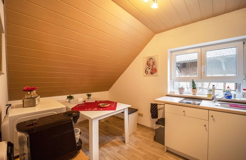 Wolpertswende Apartment | Holiday Apartment in the Countryside with Mountain View, Balcony and Wi-Fi