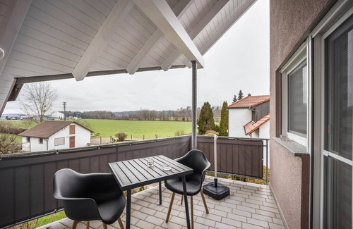 Wolpertswende Apartment | Holiday Apartment in the Countryside with Mountain View, Balcony and Wi-Fi