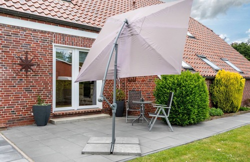 Emden Apartment | Holiday Apartment 'Ferienhaus Behrends' with Private Terrace and Wi-Fi