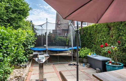 Stade Apartment | Holiday Apartment "Ferienwohnung am Elbstrom" with Shared Terrace & Wi-Fi