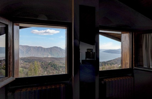 Premeno Apartment | Holiday Apartment "Gran Vista" with Lake View, Private Terrace & Wi-Fi