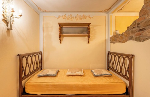 Molazzana Other | Holiday Apartment "Grillo Rosso Taverna" with Fireplace