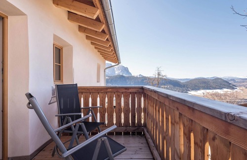 Lajen Apartment | Holiday Apartment "Hatzeshof-Heustadel" with Mountain View, Wi-Fi, Balcony & Garden