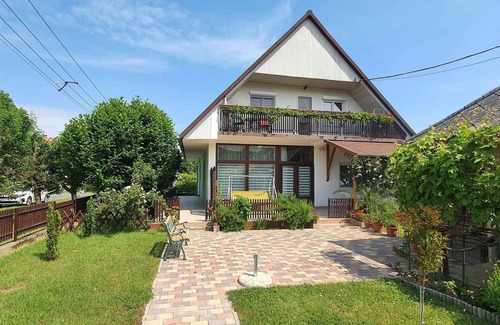 Balatonboglar Apartment | Holiday apartment with outdoor pool, terrace and Wi-Fi
