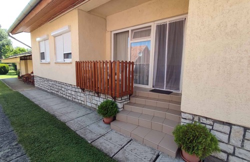 Balatonszemes Apartment | Holiday apartment near the beach in a quiet street