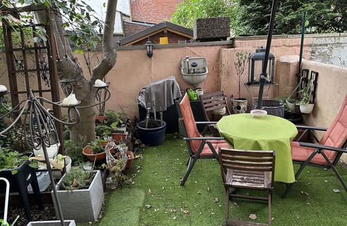 Wanheimerort Apartment | Holiday Apartment 'In Zentr Und Ruh Lage' with Balcony & Wi-Fi