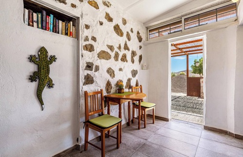 Tuineje Apartment | Holiday Apartment "La Fortaleza - Casa La Fuentita - Adults Only" with Mountain Views
