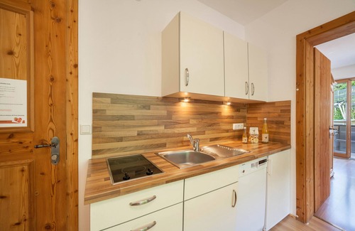 Laces Apartment | Holiday Apartment "Langstein Sonnenblume" with Mountain View, Balcony & Wi-Fi