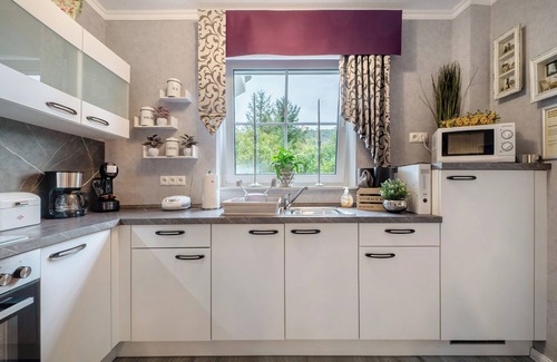 Kurrenberg Apartment | Holiday Apartment 'Moselburgblick' with Mountain View and Wi-Fi