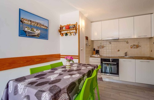 Cove Murtar Apartment | Holiday apartment only 30 meters from the beach