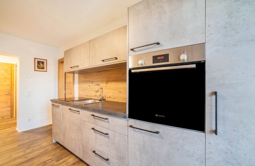 Racines Apartment | Holiday Apartment "Parigger Apt Enzian" with Mountain View, Shared Garden and Wi-Fi