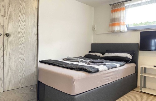 Wackersdorf Condo | Holiday apartment South (WA328)