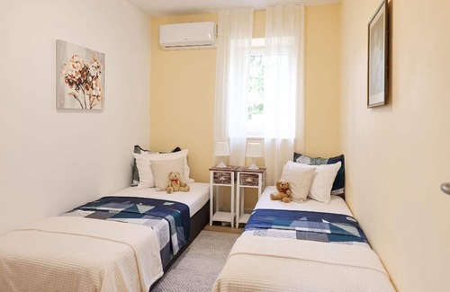 Poljica Apartment | Holiday apartment Vrsi for 1 - 7 persons with 3 bedrooms - Twin house