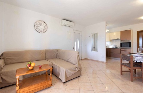 Salatic Apartment | Holiday apartment with use of pool