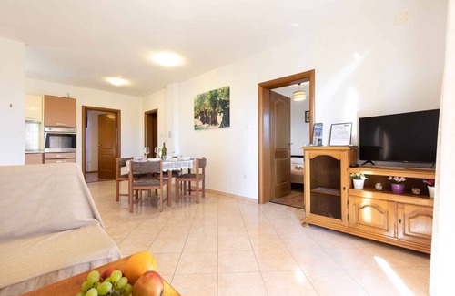 Salatic Apartment | Holiday apartment with use of pool