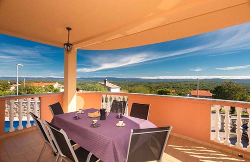 Salatic Apartment | Holiday apartment with use of pool