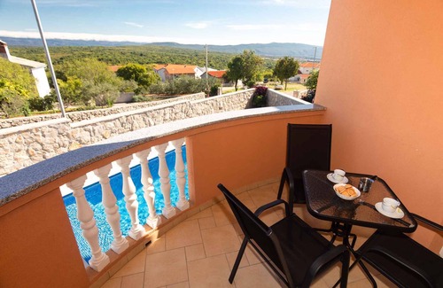 Salatic Apartment | Holiday apartment with use of pool