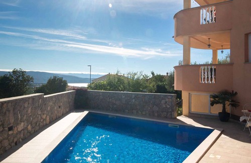 Salatic Apartment | Holiday apartment with use of pool
