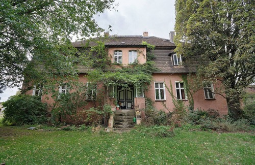 Calau Apartment | Holiday Apartment 'Wohnen Im Alten Rittergut' with Private Terrace, Private Garden and Wi-Fi