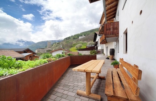 Burgusio Apartment | Holiday Apartment "Zwick Valarga" with Mountain View, Balcony and Shared Garden