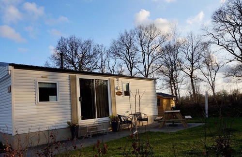Paasloo House | Holiday chalet near the canals of Giethoorn (Dutch Venice) and National Park Weerribben - Wieden, beautiful nature and many animals such as the otter, kingfisher, roe deer, fox, buzzard, hawk and many others. Particularly loved by walkers, cyclists, bi...