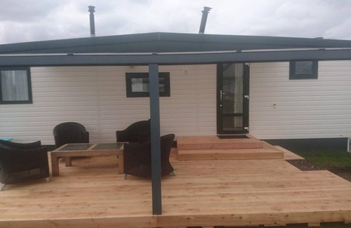Paasloo House | Holiday chalet near the canals of Giethoorn (Dutch Venice) and National Park Weerribben - Wieden, beautiful nature and many beautiful animals such as the otter, kingfisher, deer, fox, buzzard, osprey, sea eagle, hawk and many others. Especially loved b...