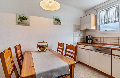 Leiselheim Apartment | Holiday Apartment "Schneider" with Mountain View, Shared Garden and Wi-Fi