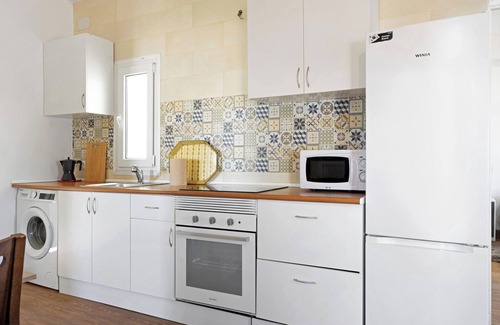 Chiclana de la Frontera House | Holiday Home 'Manoli' with Private Pool, Wi-Fi and Air Conditioning