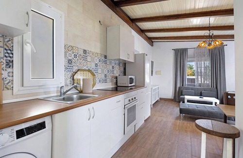 Chiclana de la Frontera House | Holiday Home 'Manoli' with Private Pool, Wi-Fi and Air Conditioning