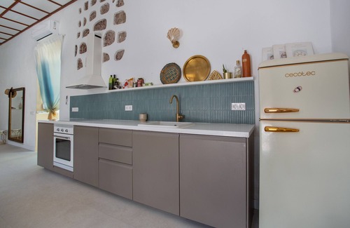 Santa Cruz de Tenerife House | Holiday Home 'Mojo Surf' with Sea View, Wi-Fi and Air Conditioning