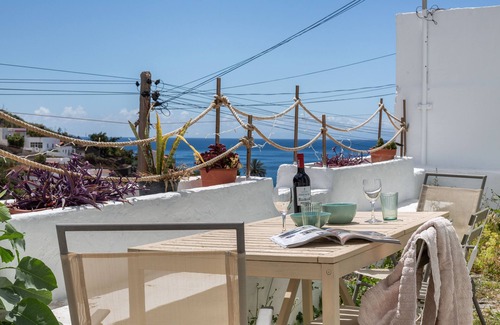 Santa Cruz de Tenerife House | Holiday Home 'Mojo Surf' with Sea View, Wi-Fi and Air Conditioning