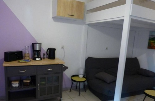 Saint-Aubin-de-Nabirat House | holiday village Gîte 6 people with swimming pool