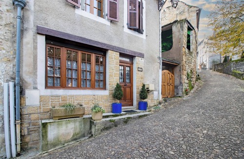 Terrasson-la-Villedieu House | Holiday Home 'Maison Dans Le Centre Historique' with Terrace and Wi-Fi